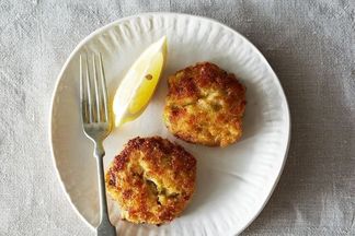 2013-0606_crab-cakes-029