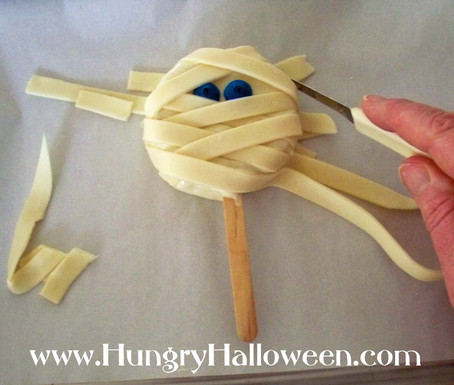 Halloween_food_-_mummy_rice_krispies_treat_