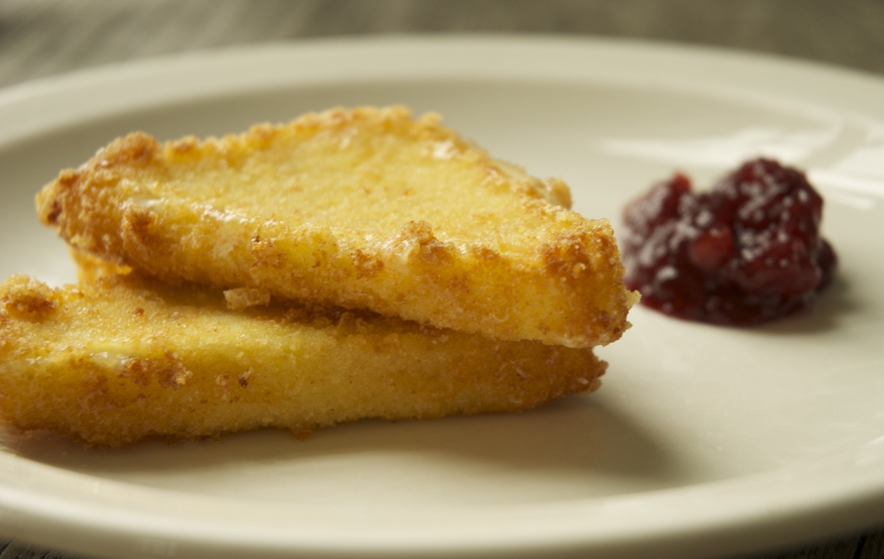 Grilled Fontina with Lingonberry Preserves