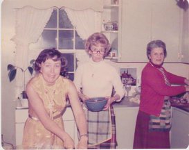 Family_womenkitchen
