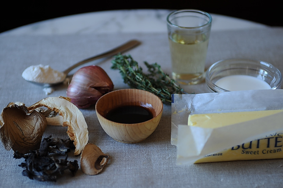 Vegetarian Mushroom Thyme Gravy