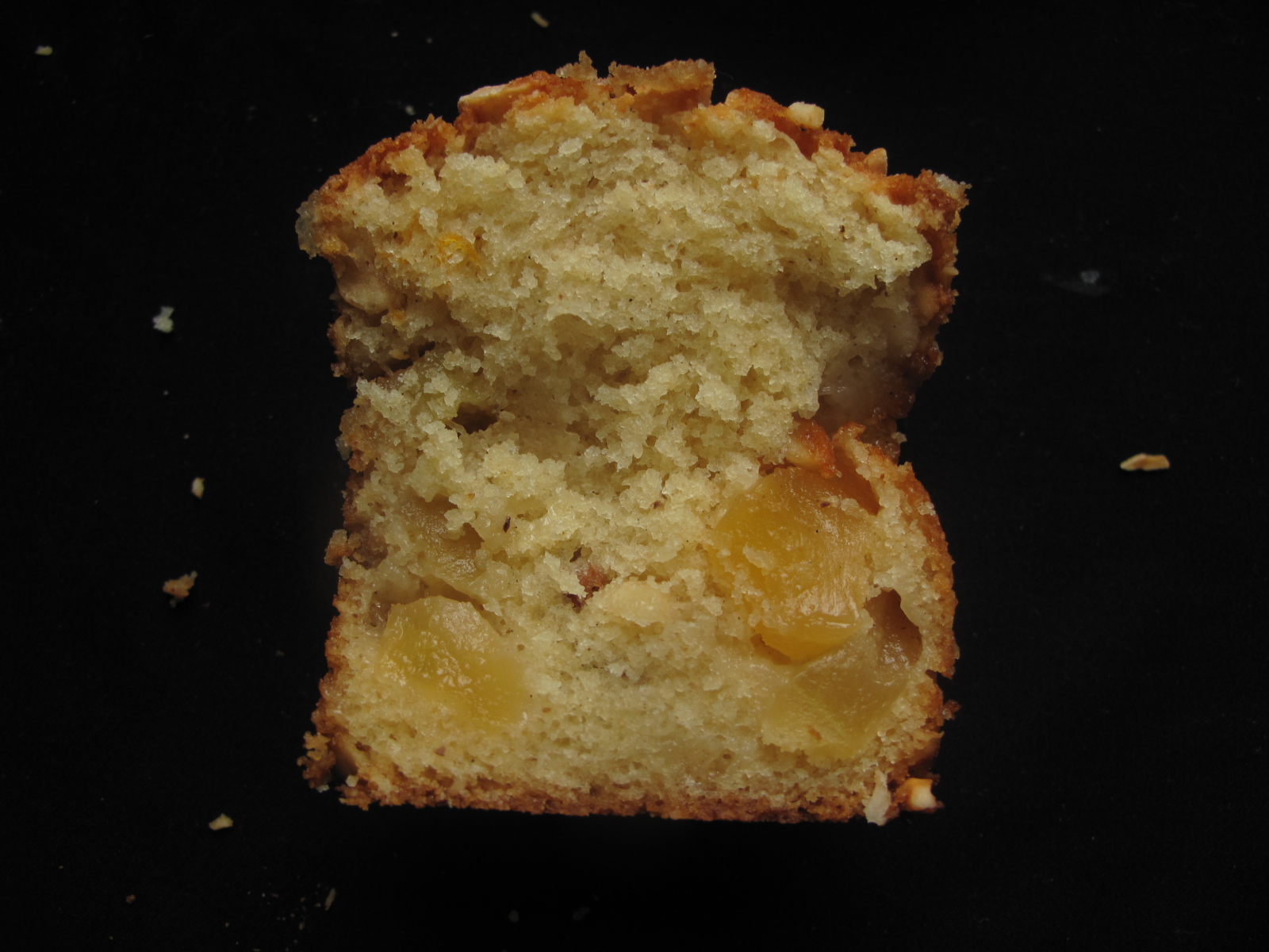 Apple and hazelnut sponge