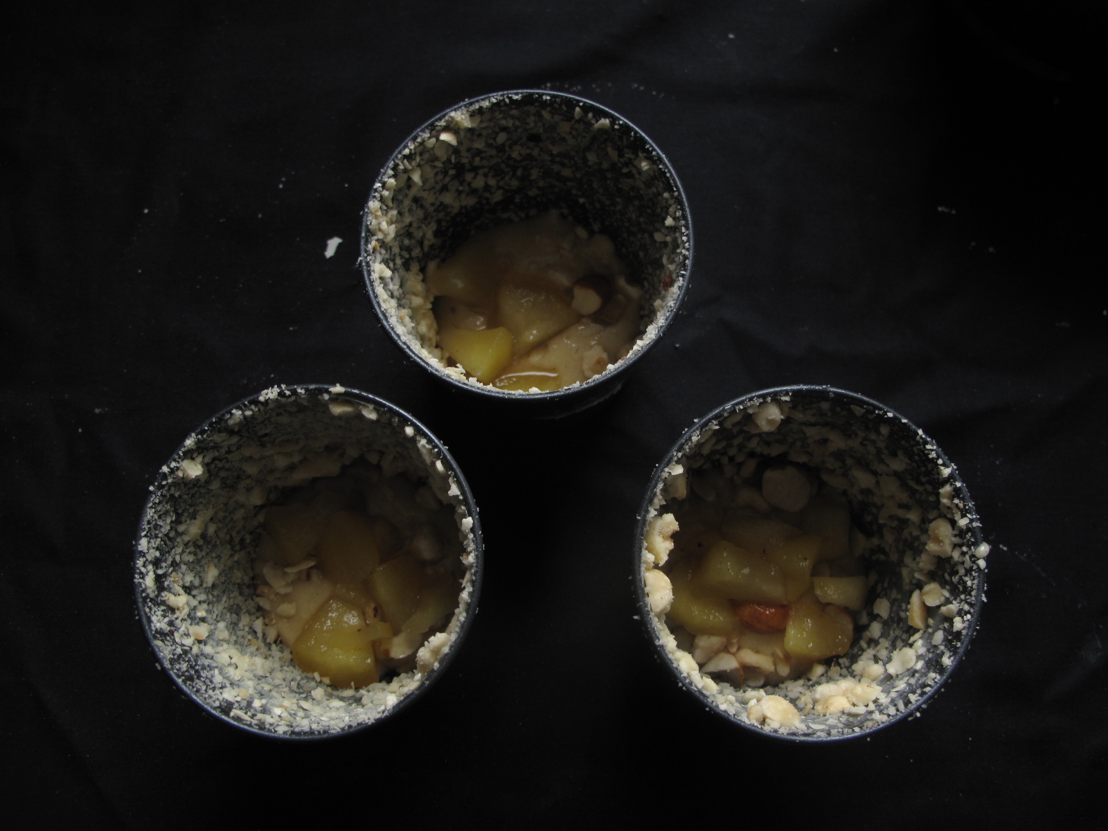 Apple and hazelnut sponge