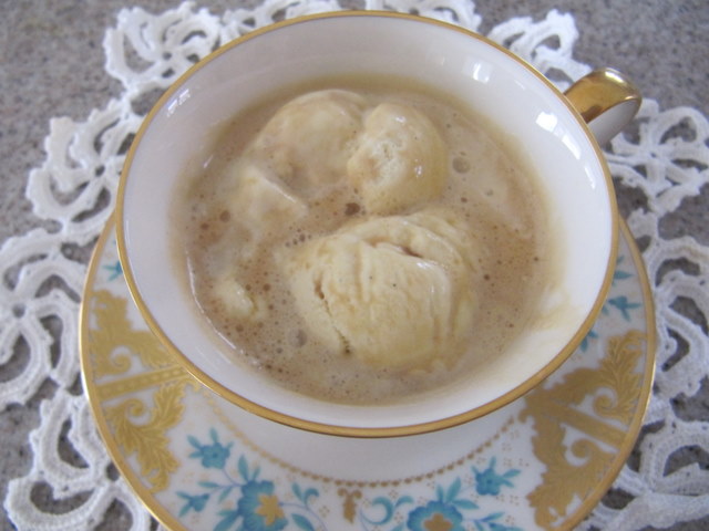 Amaretto Affogato