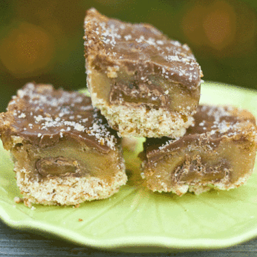Caramel Chocolate Pretzel Bars