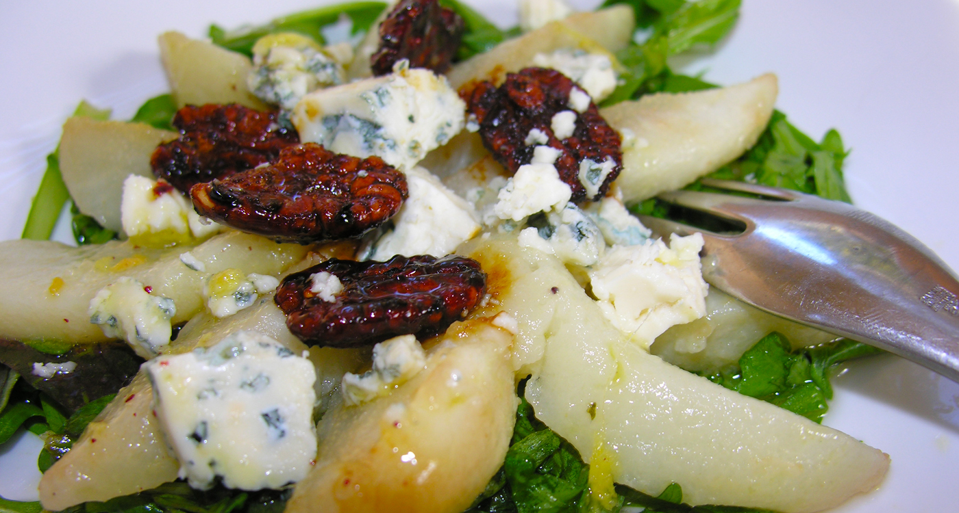 Pear salad with roasted pecans