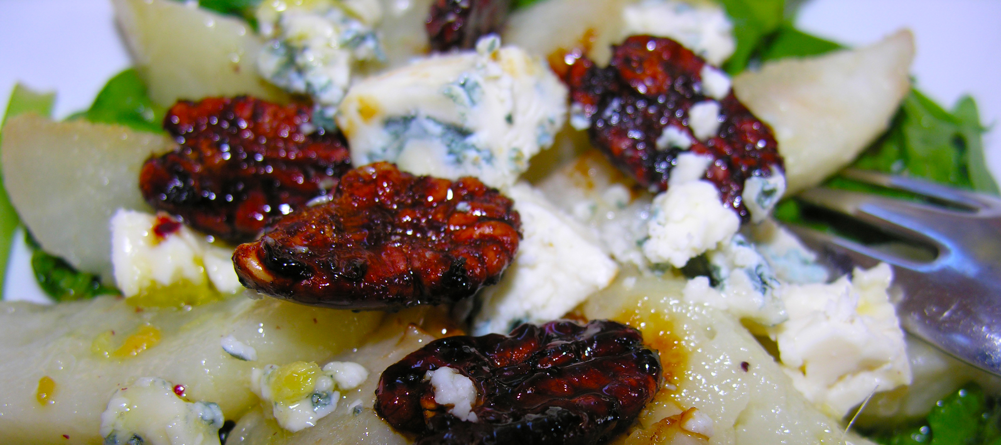 Pear salad with roasted pecans