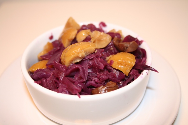 Braised cabbage with roasted chestnuts