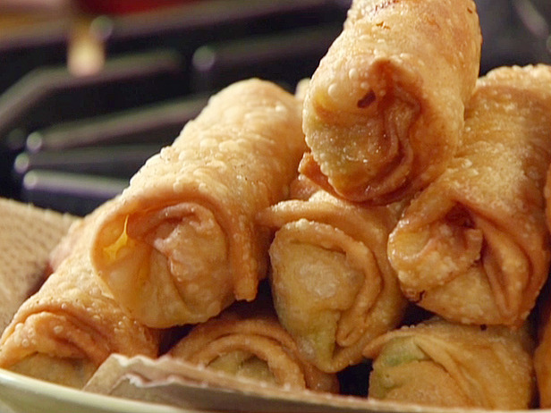 Wrap~and~Roll Green Chilies with Tomato-Coriander Sauce