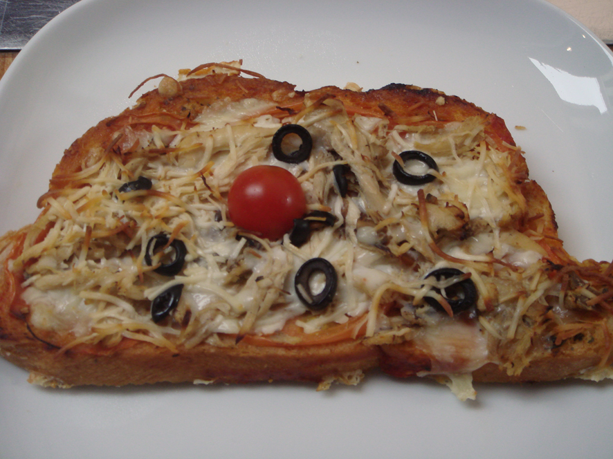 Bruschetta with Chicken and Mozzarella