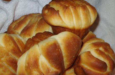 Garlic and Onion Buttermilk Fan Rolls