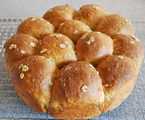Heavenly Oatmeal-Molasses Rolls