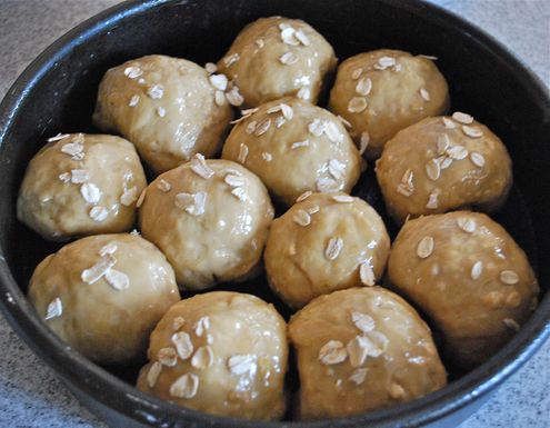 Heavenly Oatmeal-Molasses Rolls