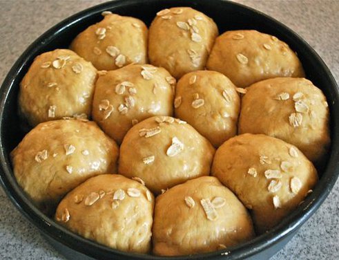 Heavenly Oatmeal-Molasses Rolls