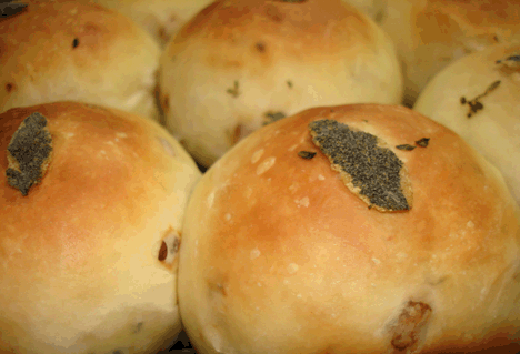 Caramelized Shallot Dinner Rolls