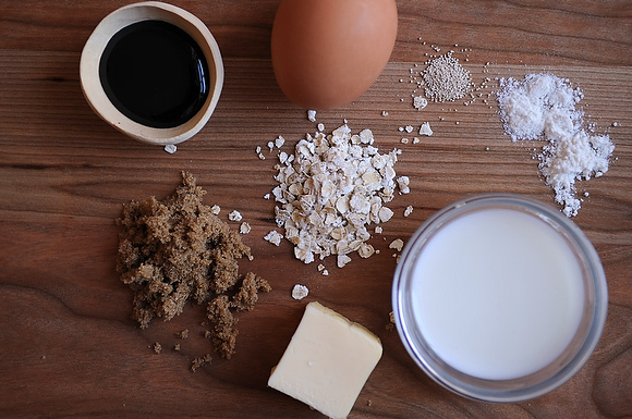Heavenly Oatmeal-Molasses Rolls