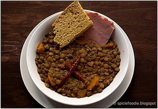 Spicy lentils with cornbread