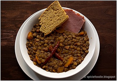 Spicy lentils with cornbread
