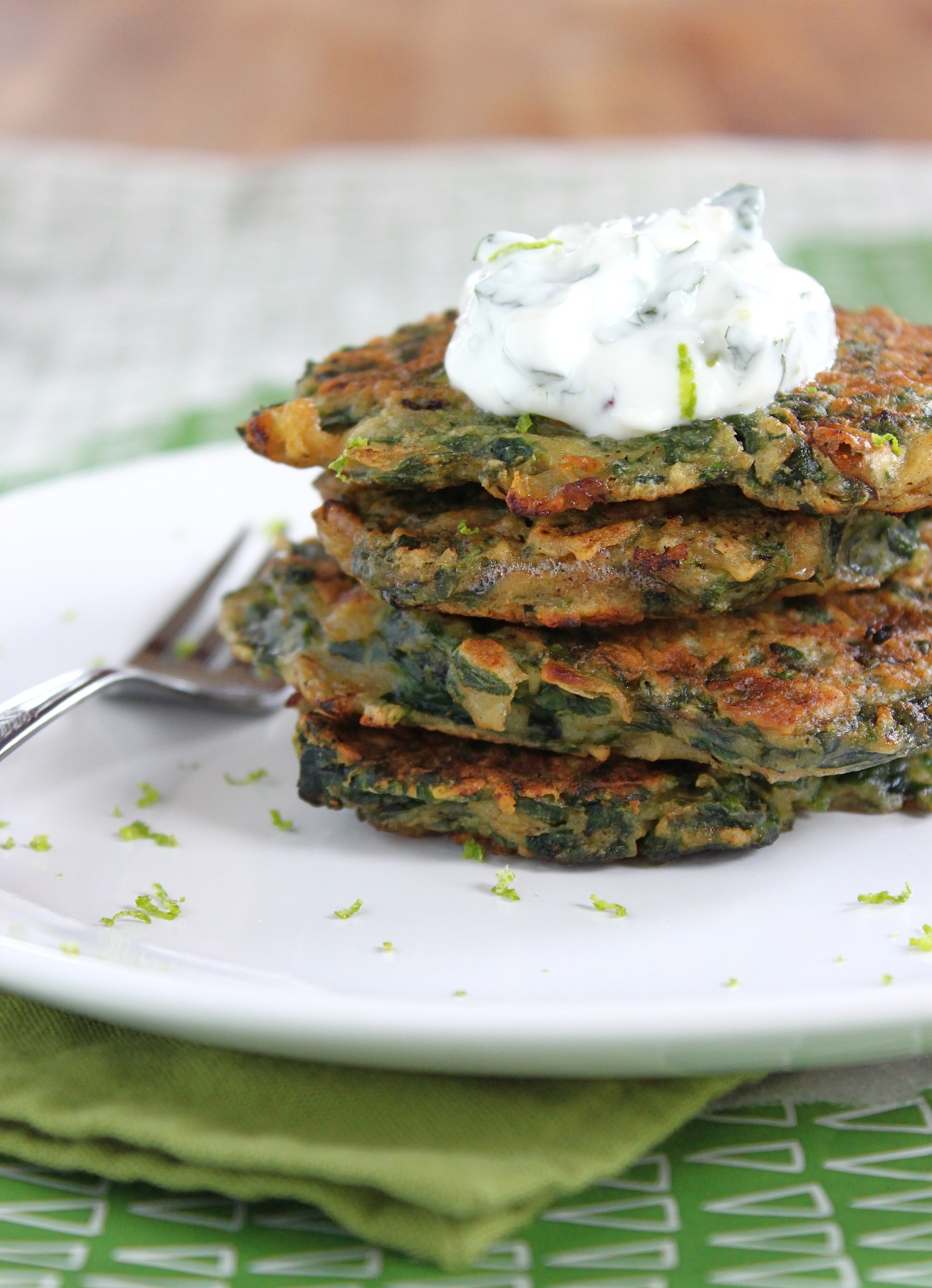Spinach pancakes with mint-yogurt sauce