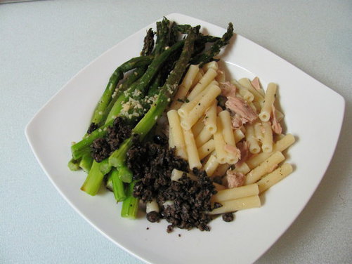 Pasta with tuna and roasted asparagus