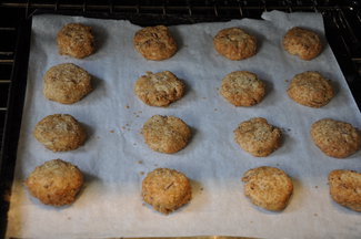 Crispy_nuts_nut_cookies_and_smoky_tea_prune_bread_028