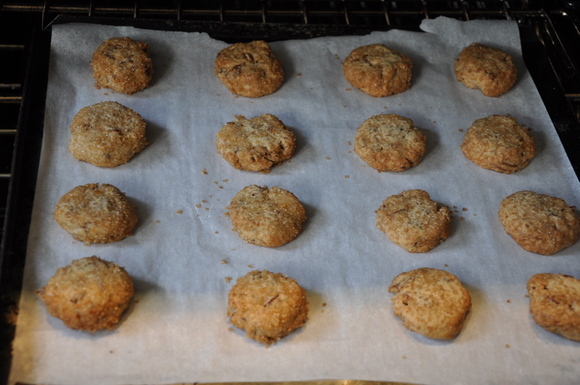 Crispy_nuts_nut_cookies_and_smoky_tea_prune_bread_028