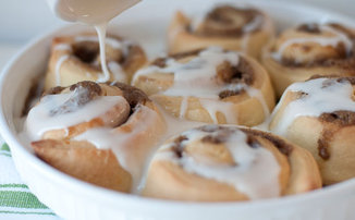Frosting_the_rolls