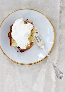 Yogurt cake with pear and dark chocolate