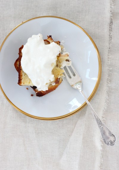 Yogurt cake with pear and dark chocolate
