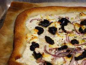 Olive_pizza_010