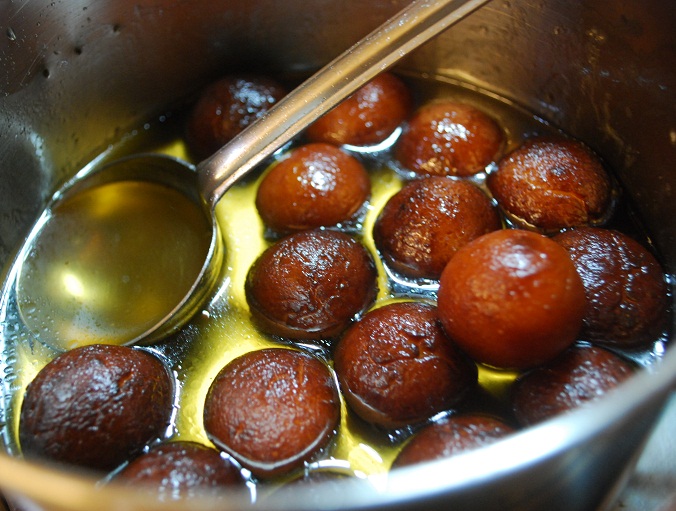 Gulab Jamun with Milk powder (Indian Pudding)