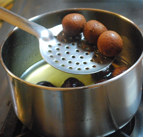 Gulab Jamun with Milk powder (Indian Pudding)