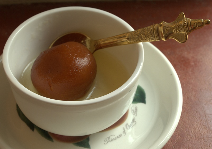 Gulab Jamun with Milk powder (Indian Pudding)