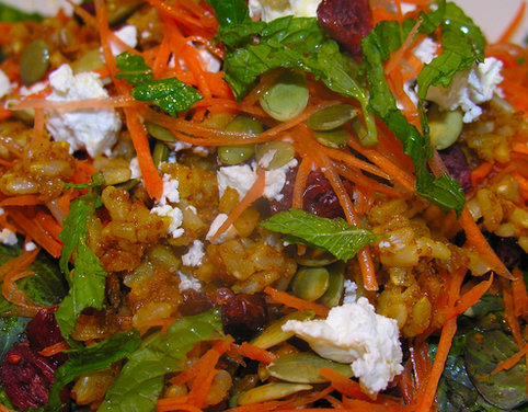 Carrot salad with grains