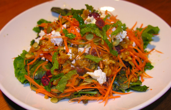 Carrot salad with grains
