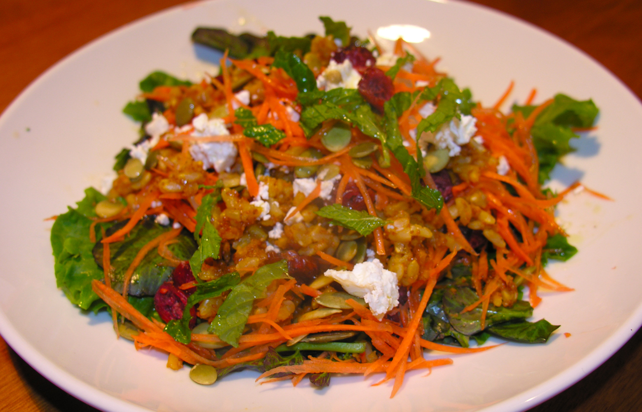 Carrot salad with grains