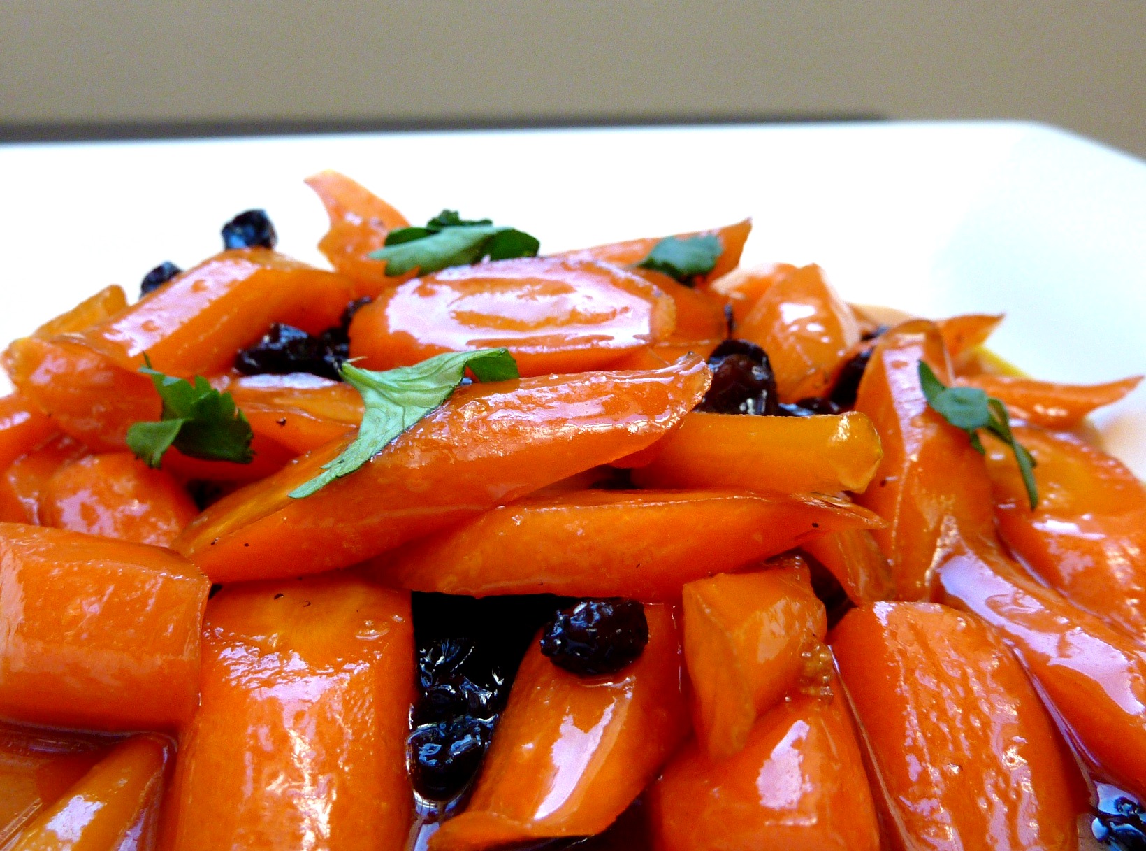 Honey Tangerine Glazed Carrots with Currants