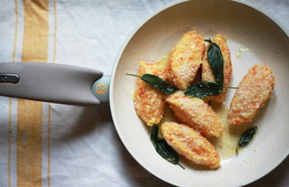 Carrot_gnocchi_in_pan