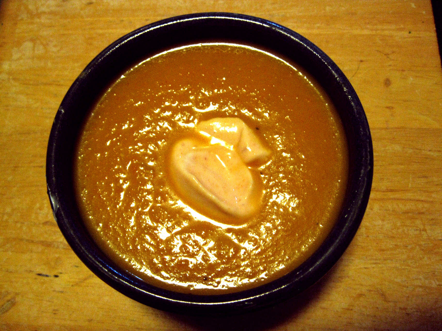 Carrot-leek soup with curry, ginger and garlic