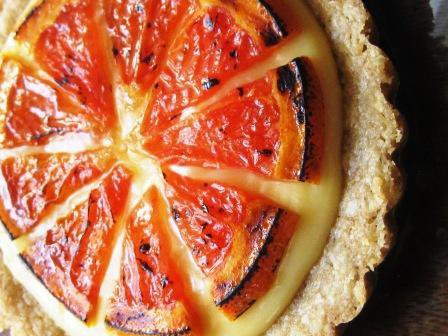 Broiled grapefruit tart(lets)