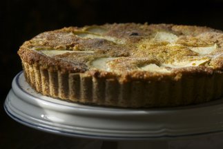 Danish_apple_prune_tart2