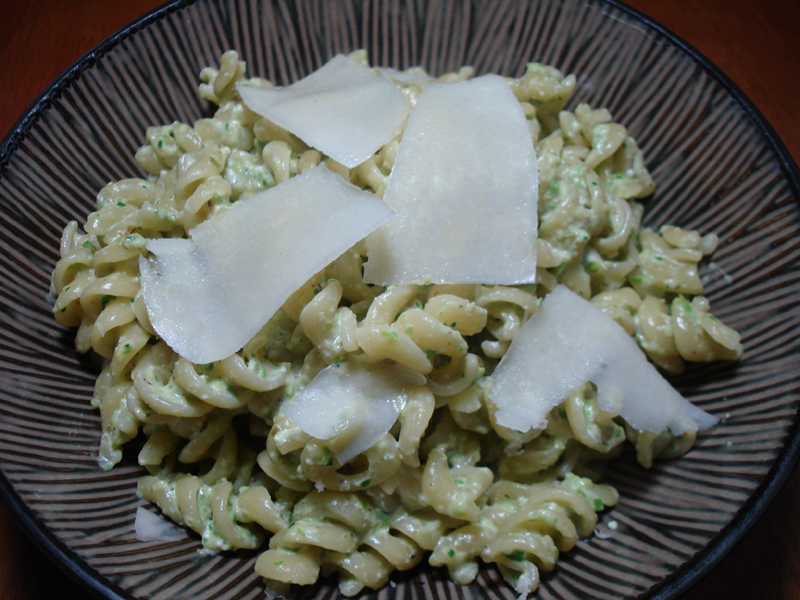 Creamy Raw Asparagus Pesto