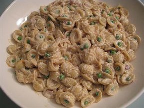 Orechiette_with_caramelized_onions_peas_and_pancetta_medium_