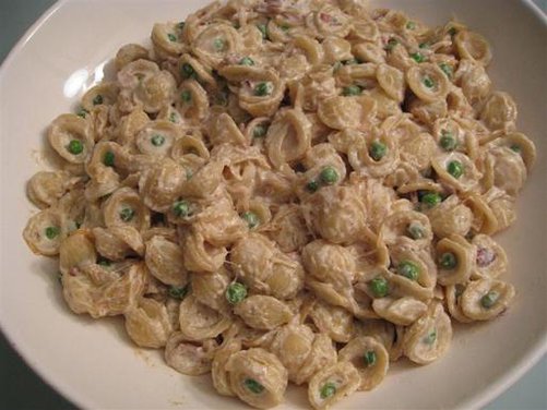 Orechiette_with_caramelized_onions_peas_and_pancetta_medium_