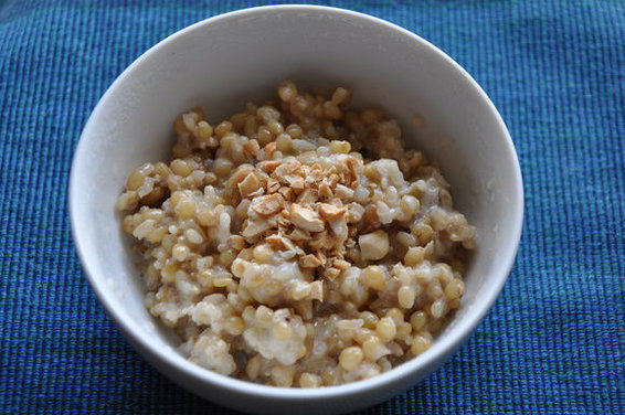 Sweet and Savory Whole Oats and Sweet Brown Rice Porridge