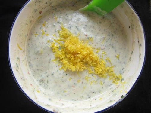 Chia - mint - yogurt dip