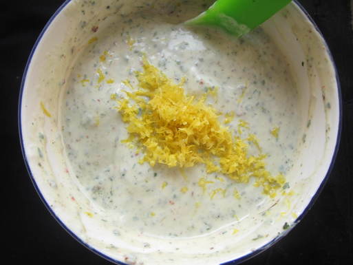 Chia - mint - yogurt dip