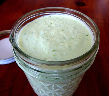 Horseradish_apple_sauce_picniked