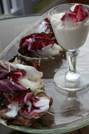 Summertime Steak and Brie Bites with Zippy Horseradish Mayonnaise Dipping Sauce