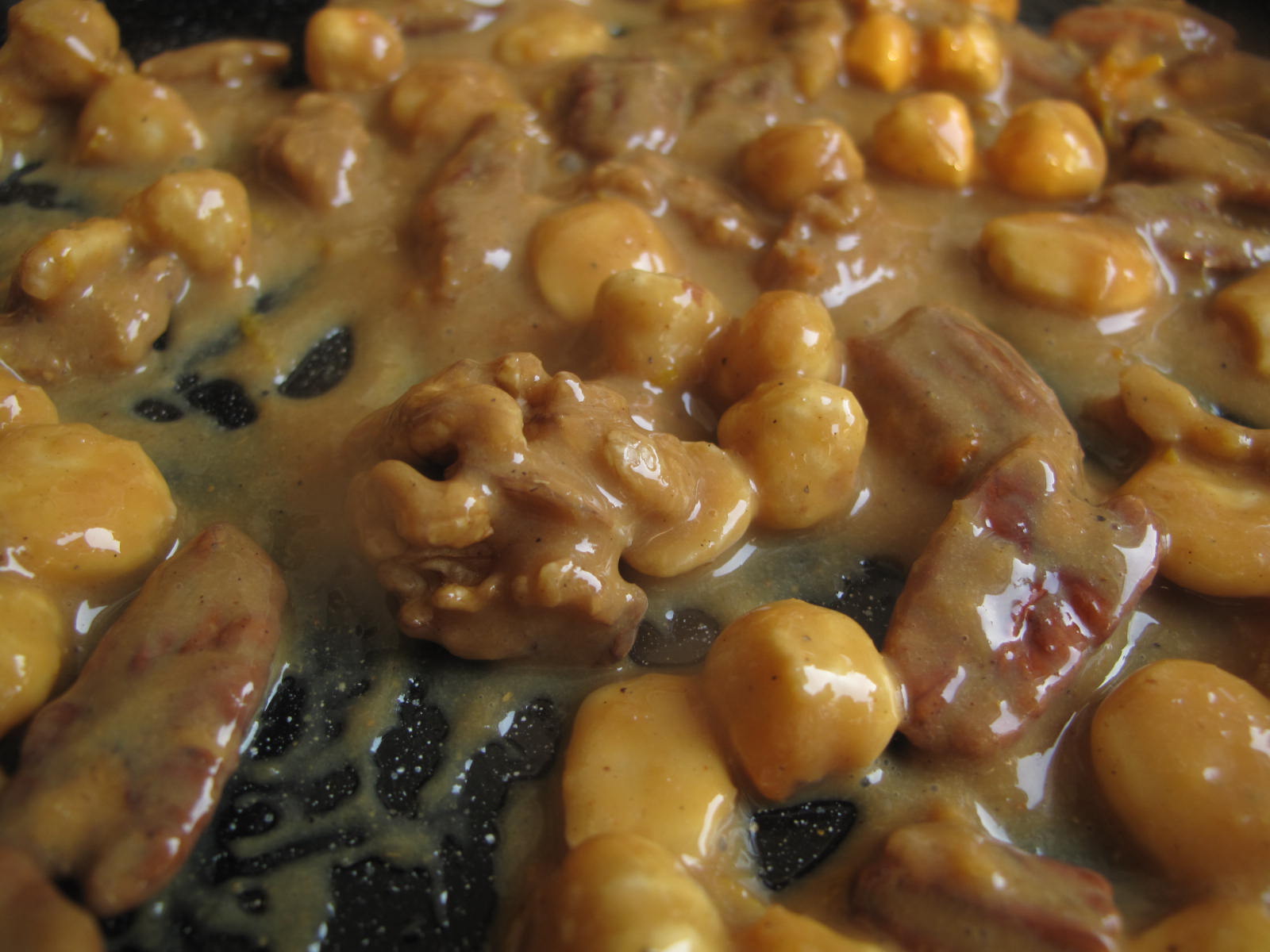 Hot, caramelised nuts